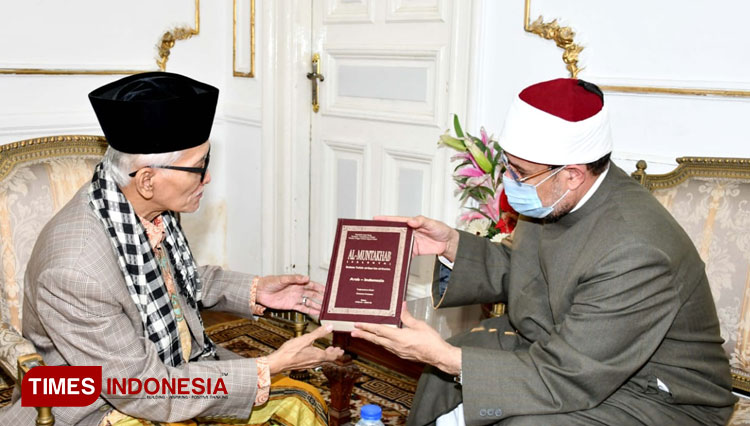 Ketum MUI KH Miftahul Akhyar (kiri) bersama Menteri Wakaf Mesir Syaikh Mohammed Mokhtar Gomaa. (foto-foto: MUI for TIMES Indonesia)