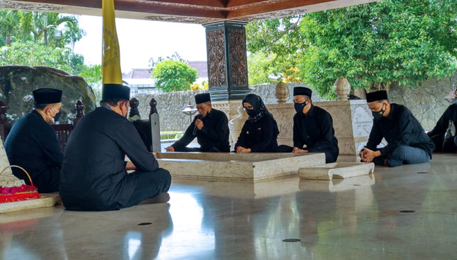 Bupati Blitar Rini Syarifah b