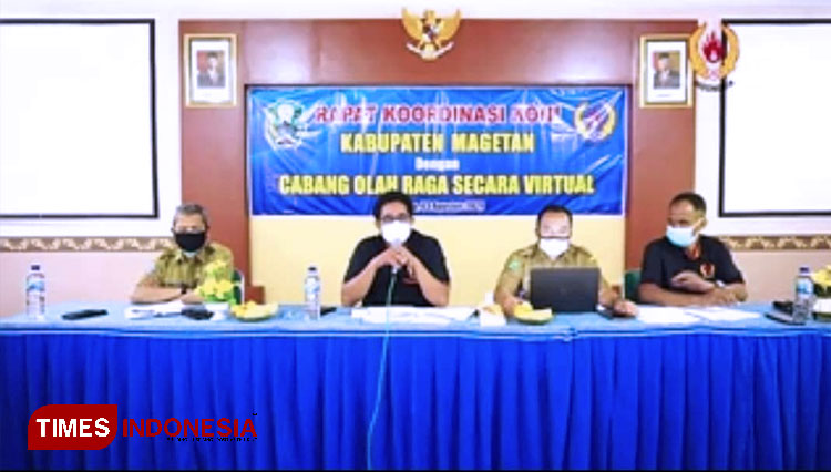 Ketua Umum KONI Magetan Bambang Trianto saat menggelar rapat secara virtual. (FOTO: Humas Koni Magetan for TIMES Indonesia)