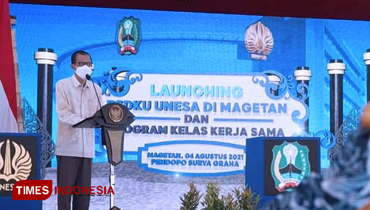 Bupati Magetan, Suprawoto saat memberikan sambutan dalam kegiatan launching PSDKU UNESA di Magetan. (FOTO: Prokopim Magetan for TIMES Indonesia)
