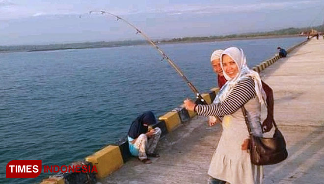 Lokasi pelabuhan Bojongsalawe di Pangandaran sebelum beroperasi dijadikan arena memancing dan bermain oleh warga (Foto : Syamsul Ma'arif/TIMES Indonesia)