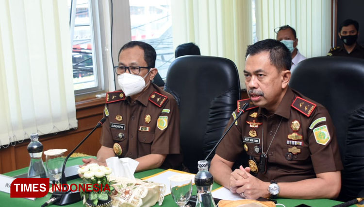 Kajati Jabar Asep N Mulyana saat ekpos di Kantor Kejati Jabar, Kamis, (5/8/21).(FOTO: Arief/TIMES Indonesia)