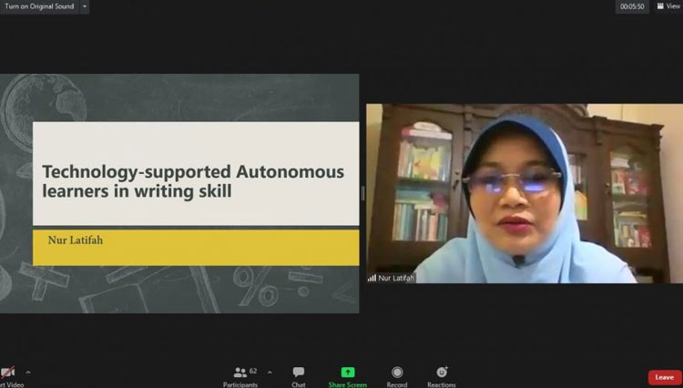 Nur Latifah, MA. saat menyampaikan materi (Screenshoot pribadi Adam Chesar Gunawan).