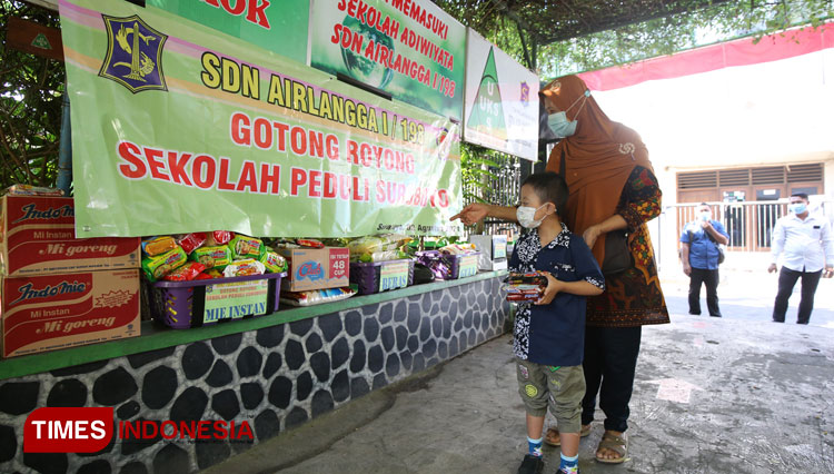 Pelajar SD Kumpulkan Donasi Penanganan Covid-19 untuk Pemkot Surabaya