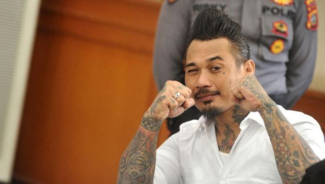 Jerinx drummer SID yang saat ini ditetapkan sebagai tersangka kasus dugaan pengancaman lewat media sosial. (ANTARA FOTO/FIKRI YUSUF)