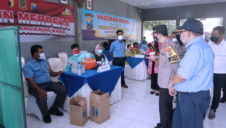 Polresta Mojokerto vaksinasi 2