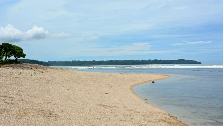 Pantai Karapyak, salah satu dayatarik wisata di Pangandaran yang terletak di Desa Bagolo, Kec. Kalipucang, Kabupaten Pangandaran (Foto: humas.pangandarankab.go.id)