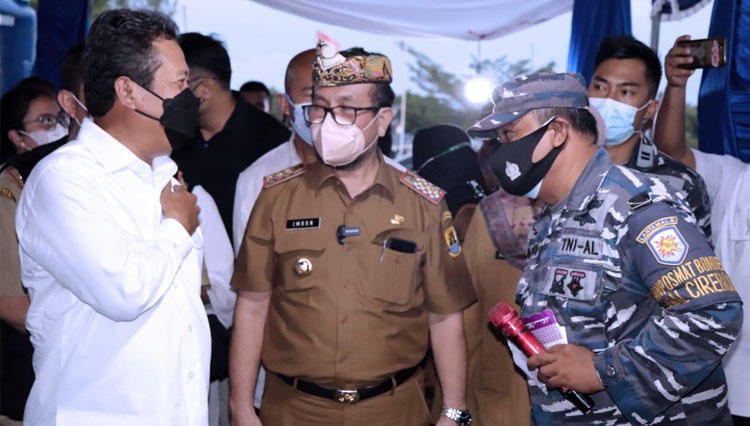 Vaksinasi untuk para nelayan di PPP Bondet. (FOTO: dok Humas Pemkab Cirebon)