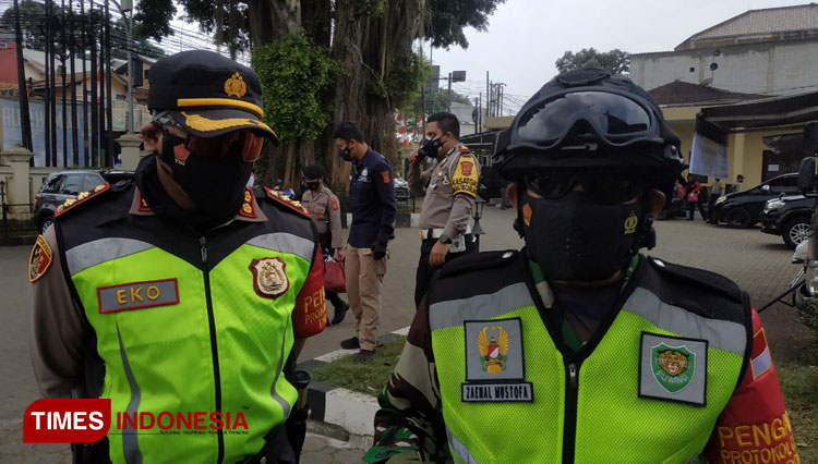 Kapolres Sumedang AKBP Eko Prasetyo Robbyanto bersama Dandim 0610 Letkol Infanteri Zaenal Mustofa 1