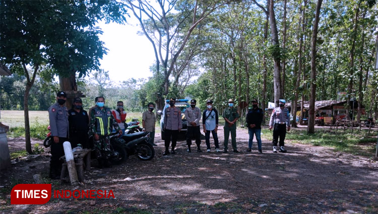 Penyekatan-akses-menuju-Taman-Nasional-Alas-Purwo-2.jpg