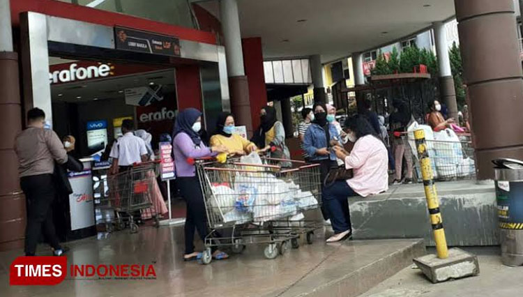 Ilustrasi - Pengunjung Mal. (FOTO: Harniwan Obech/TIMES Indonesia)