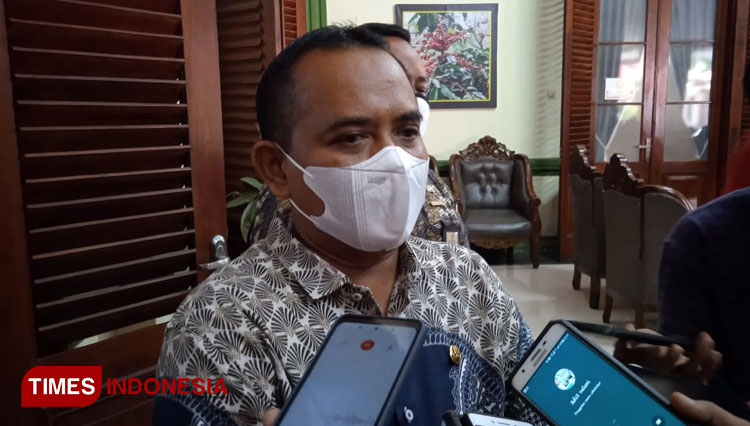 Kepala Dinas Pariwisata Pemuda dan Olahraga Kabupaten Bondowoso Jawa Timur, Mulyadi saat dikonfirmasi (FOTO: Moh Bahri/TIMES Indonesia).