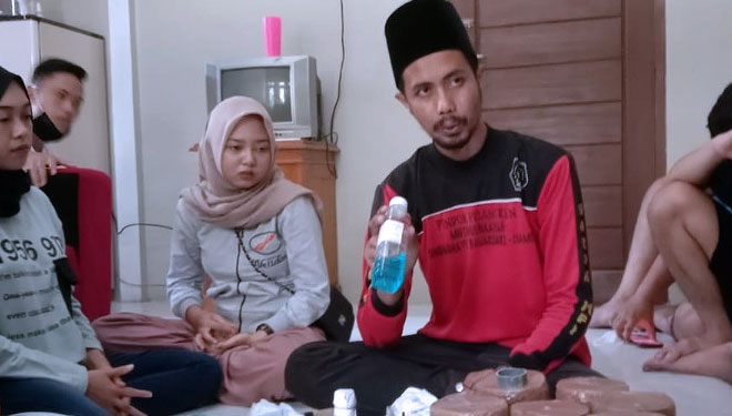 Taofik Hidayat b