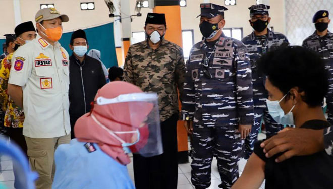 TNI AL Vaksinasi Santri Ponpes Ngalah Darut Taqwa