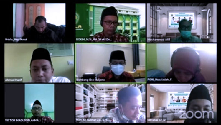 Rektor Unisla, H Bambang Eko Muljono, saat memberikan sambutan dalam Pelatihan Kenaikan Jafung dan Serdos, Kamis, (12/8/2021). (Foto: Ja’far Shodiq (CR-161)/AJP TIMESINDONESIA)