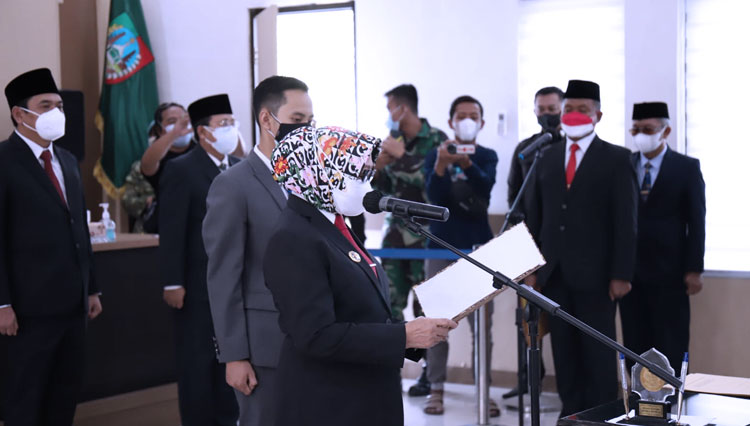 Lantik Pejabat Baru, Bupati Mutasi Besar-besaran Pejabat di Lingkup Pemkab Jombang