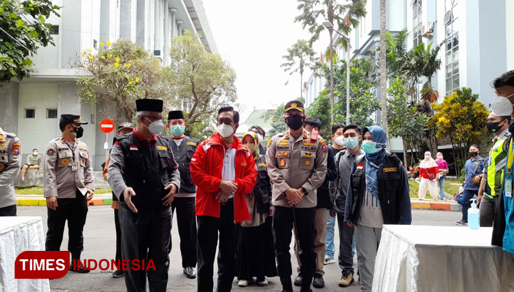 Tinjau Vaksinasi Di UIN Maliki Malang, Kapolresta Malang Kota Temukan ...