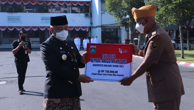 Bupati Malang Abah Sanusi Serahkan Tali Asih untuk 1000 Veteran