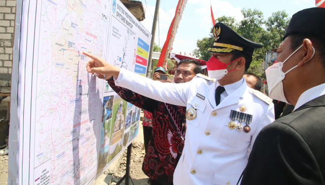Bupati-Yuhronur-2.jpg
