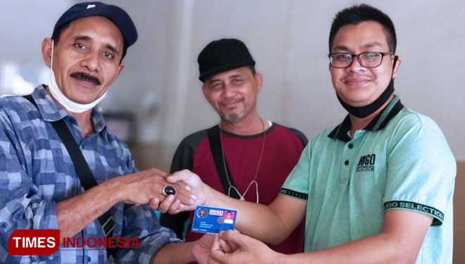 Ketua PWI Aceh, Tarmilin Usman (kiri) bersama dengan Ketua Panitia Konferensi, Arifin (FOTO: T. Khairul Rahmat Hidayat/TIMES Indonesia)