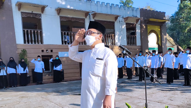 Seluruh santri Pondok Pesantren Salafiyyah Annahdliyyah Maftahul 'Uluum Jatinom Blitar mengikuti upacara bendera 17 Agustus, Selasa (17/8/2021).(Dok.Ponpes Jatinom)