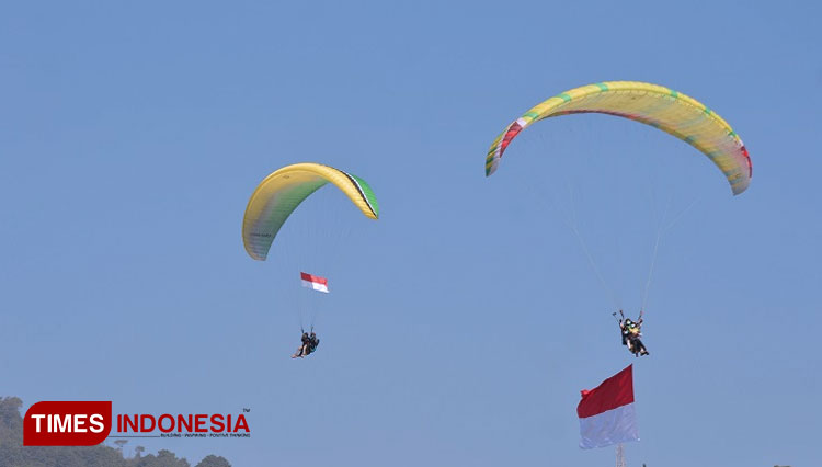 upacara Atlet Paralayang 2