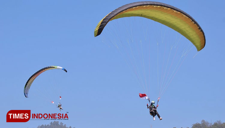 upacara Atlet Paralayang 3