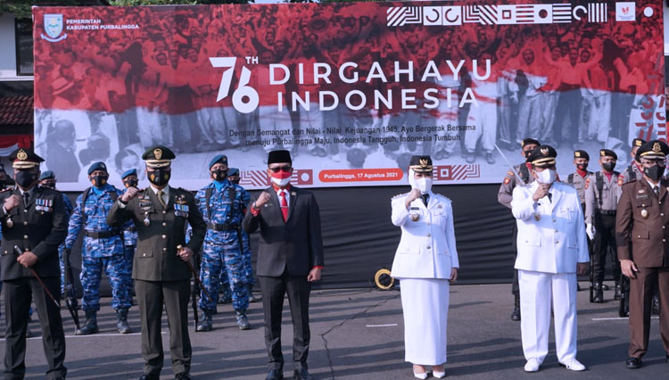 Logo peringatan HUT RI tahun lalu dikritisi netizen di media sosial dan masih terpasang digunakan upacara peringatan HUT RI tahun ini. (FOTO: Pendim Purbalingga for TIMES Indonesia)