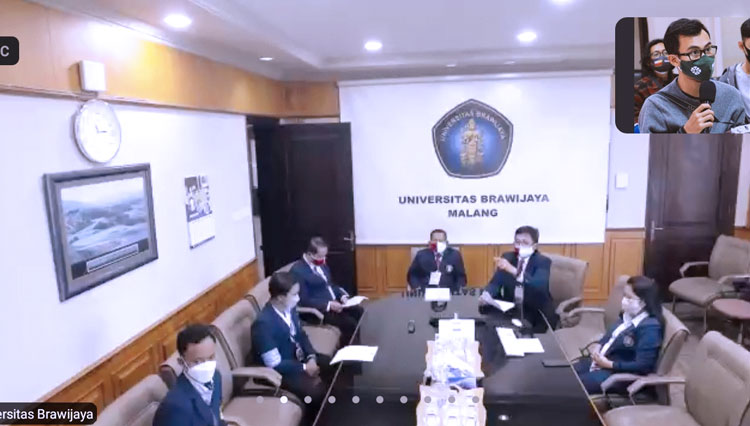 Press conference Rektor UB didampingi para wakil rektor dan pejabat kampus lainnya secara daring terkait PKKMB. (Foto: tangkapan layar Zoom)