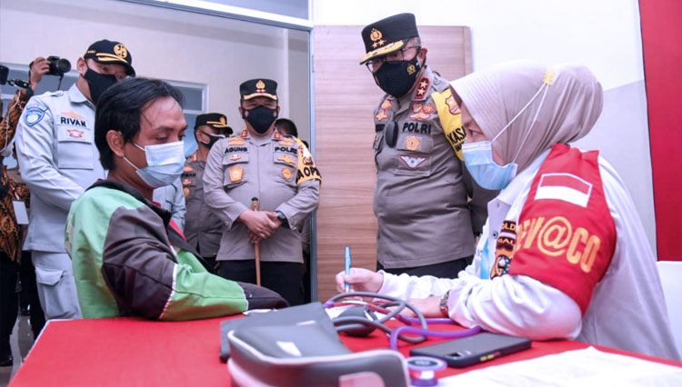 Tinjau Vaksinasi Ojol di Batam, Kakorlantas Polri: Semoga Kesehatan Masyarakat Terus Membaik