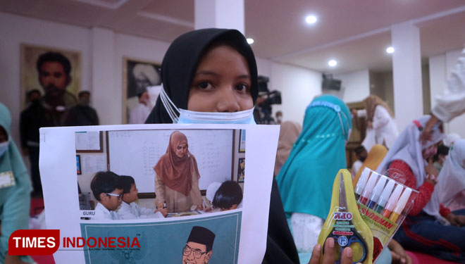 Keceriaan anak-anak saat aksi Children Wow Day di Kantor DPD Partai Gerindra Jatim, Kamis (19/8/2021) petang.(Foto : Lely Yuana/TIMES Indonesia)
