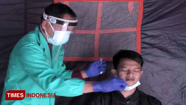 Tes antigen gratis bagi warga Banyumas yang digelar di Alun Alun Purwokerto. (FOTO : Sutrisno/TIMES Indonesia)