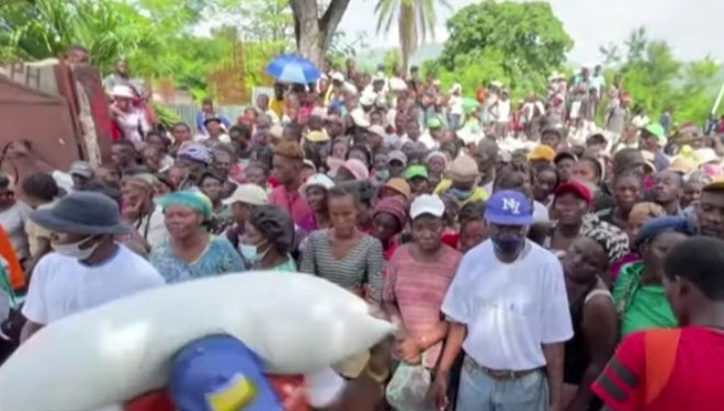 Rakyat Haiti yang kesulitan mendapatkan pangan sedang menanti bantuan.(FOTO :Screenshot France24)
