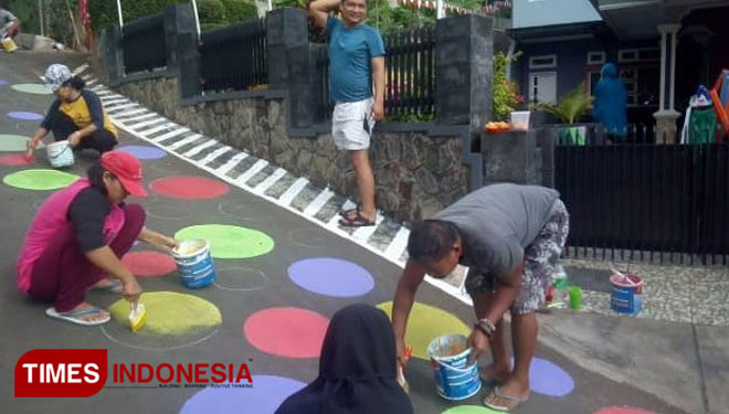 Meski Kena Imbas Pandemi, Kampung Warna Ciamis Tetap Menata Cantik Wisatanya