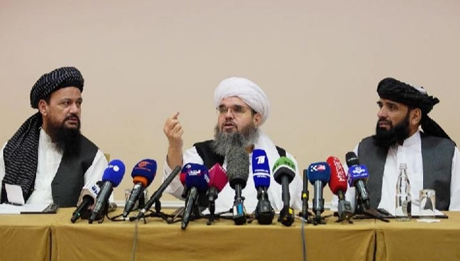 Para tokoh utama kelompok Taliban saat memberikan keterangan pers di Moskow Rusia (foto: Dokumen/Rutters)