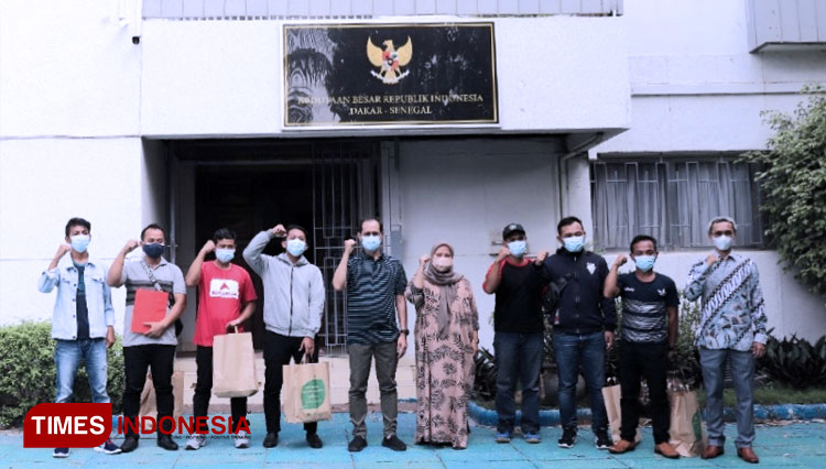 Tujuh-ABK-asal-Indonesia-jelang-kepulangan-ke-Indonesia-2.jpg