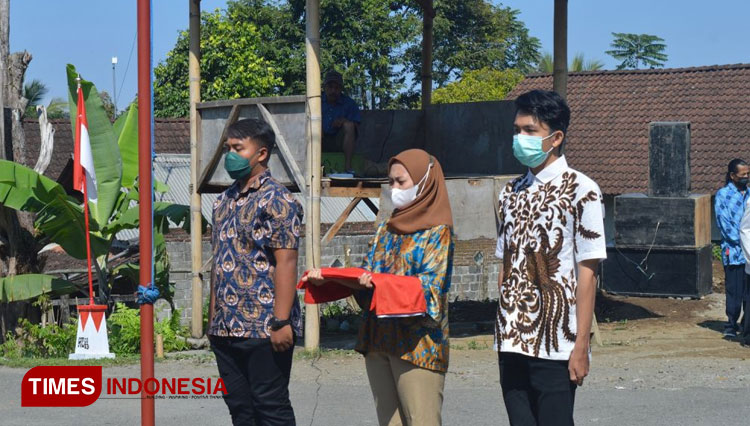 Mahasiswa KSM Tematik Unisma bersama warga Dusun Ringin Telu gelar Upacara Peringatan HUT Ke- 76 RI.