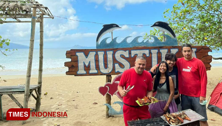 Kuliner ikan bakar khas Pantai Mustika, Banyuwangi. (FOTO: Agung Sedana/ TIMES Indonesia)