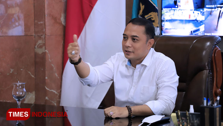 Wali Kota Surabaya Eri Cahyadi berjanji akan bantu maksimalkan upaya vaksinasi di Sidoarjo dan Gresik. (FOTO: dok. Times Indonesia)
