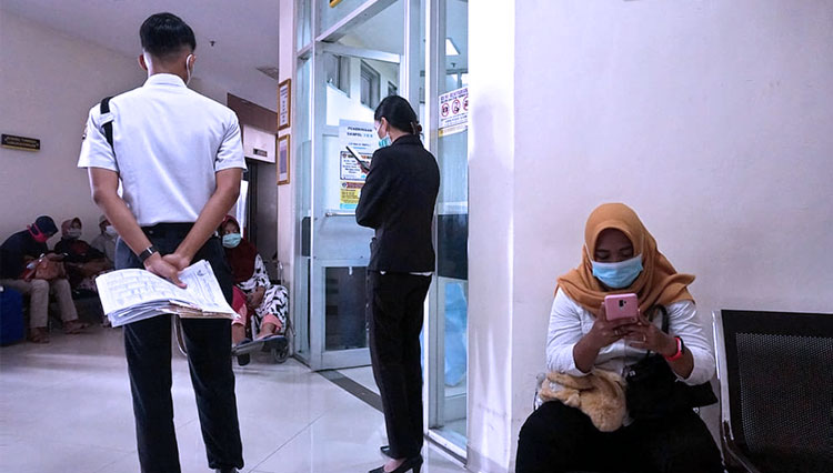 Suasana-Swab-Antigen-di-ruang-Swab-RSUD-Gambiran-Kota-Kediri.jpg