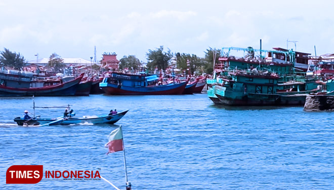 Perahu nelayan b