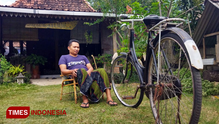 Sepeda ontel buatan tahun 1950-an koleksi Zainal Arifin di Rumah Nusantara Pacitan (Foto: Yusuf Arifai/TIMES Indonesia)