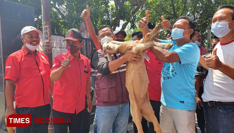 Vaksinasi di Gresik a