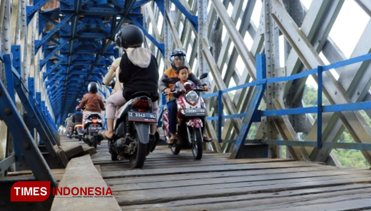 1 September, Jembatan Cirahong Hanya untuk Pejalan Kaki dan Sepeda Motor