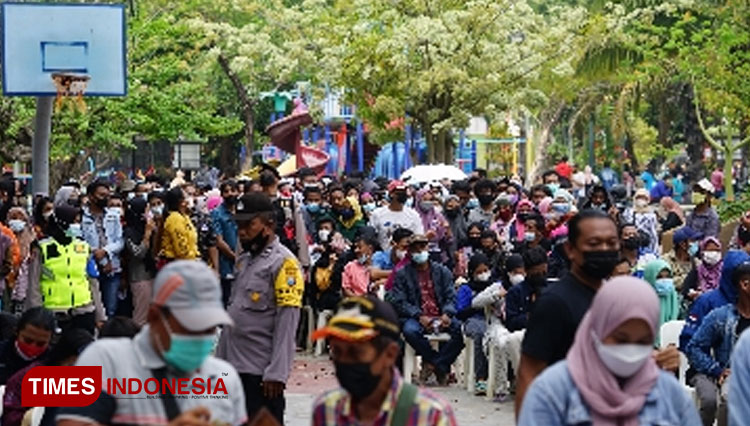 Ini Penyebab Terjadinya Kerumunan Massa Di Alun-Alun Lamongan - TIMES ...