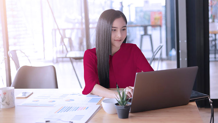 Bingung Pilih Laptop Hybrid? Cek Tipsnya Berikut Ini