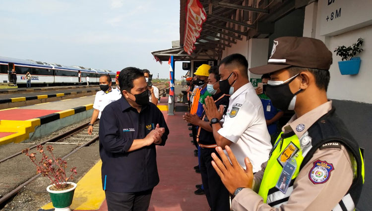 Menteri BUMN Erick Tohir mengunjungi Stasiun Bangodua Indramayu, Jawa Barat. (Foto: PT KAI Daop 3 Cirebon)