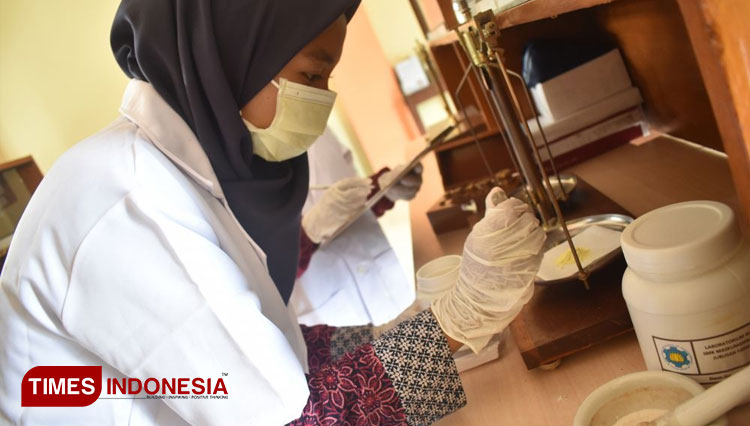 Farmasi Klinis dan Komunitas SMK Maskumambang 2 Unggul di Wilayah Gresik Utara