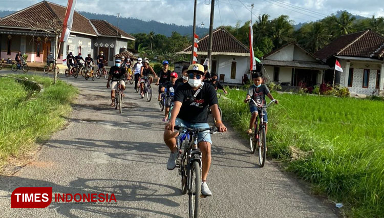 Para Peserta antusias mengikuti bersepeda bareng yang diadakan oleh muda-mudi ARTER. (FOTO: Riswan Efendi/TIMES Indonesia)