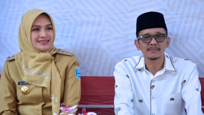 Bupati Probolinggo Puput Tantriana Sari dan suaminya yang di OTT KPK RI. (FOTO: Media)